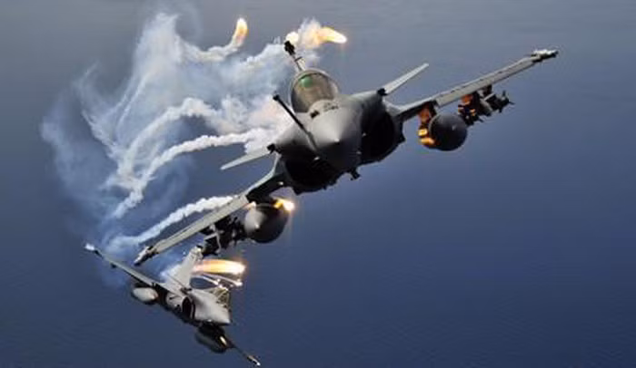 Ấn Độ tổ chức lễ biên chế tiêm kích Rafale trong bối cảnh căng thẳng với Trung Quốc quanh vấn đề biên giới chưa có dấu hiệu hạ nhiệt.