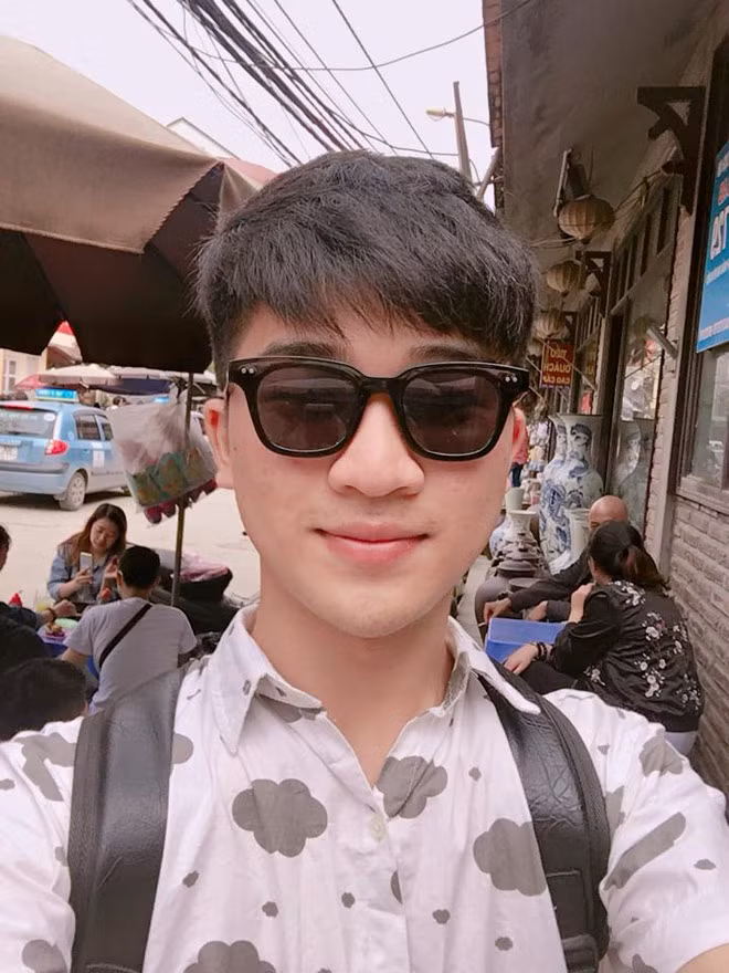 Giờ rảnh, Sang thường cùng bạn bè tụ tập ăn uống, đàn hát và tổ chức những cuộc chơi vui nhộn. Chính anh chàng cũng thấy, cuộc sống của mình luôn bận rộn và nhộn nhịp.