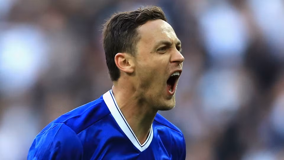  4. Nemanja Matic (tiền vệ - 40 triệu bảng): Chia sẻ về bản hợp đồng mới, HLV Jose Mourinho cho biết: "Matic đại diện cho tất cả những phẩm chất tôi muốn có ở một cầu thủ: sự nhất quán, lòng trung thành, tham vọng và tinh thần đồng đội. Hy vọng người hâm mộ sẽ yêu quý cậu ấy".