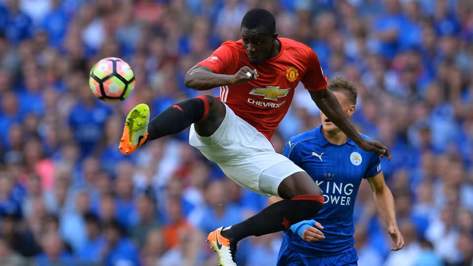  9. Eric Bailly (trung vệ - 30 triệu bảng): Là tân binh đầu tiên của Manchester United dưới thời Mourinho, Eric Bailly hòa nhập khá nhanh với môi trường Premier League và trở thành trụ cột nơi hàng phòng ngự "Quỷ đỏ" mùa giải vừa qua.