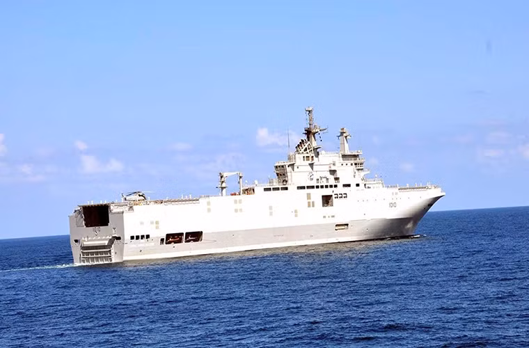 Nối tiếp Châu Á, thì Châu Phi cũng tham gia cuộc đua tàu sân bay với phần còn lại của thế giới khi mới đây Hải quân Ai Cập đã chính thức đưa vào trang bị các tàu tấn công đổ bộ mang trực thăng lớp Mistral của Pháp. Và còn đường để các tàu đổ bộ này đến được Cairo là cả một hành trình dài. Nguồn ảnh: Sputnik.