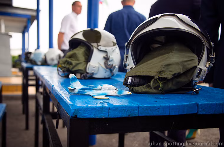 Trong phóng sự ảnh do phóng viên Arms-Expo thực hiện tại Krasnodar VVAUL gần đây, cũng đúng dịp các học viên của học viện này thực hiện chuyến bay đơn đầu tiên không đi kèm giáo viên hướng dẫn. Và dĩ nhiên họ đều bay trên những chiếc L-39. Nguồn ảnh: Arms-Expo.