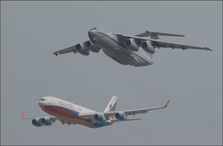 Từ năm 2015, Ilyushin đã đặt hàng nhà máy chế tạo máy bay Voronezh chế tạo hai nguyên mẫu máy bay tiếp nhiên liệu trên không mới từ nền tảng của IL-96-400TZ dành cho Không quân Nga và bước đầu nguyên mẫu đầu tiên đang trải qua quá trình thử nghiệm sơ bộ. Bản thân IL-96-400TZ cũng phù hợp hơn với nhiệm vụ này nếu so với IL-76. Nguồn ảnh: fishki.net