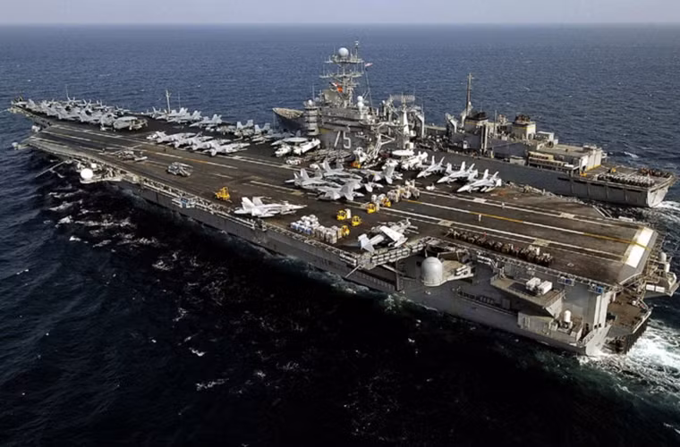 Siêu tàu sân bay USS Nimitz của Mỹ có chiều dài 332m có thể mang tới 85-90 máy bay chiến đấu, nhiều hơn đáng kể so với các tàu sân bay khác trên thế giới. Nguồn ảnh: VOV.
