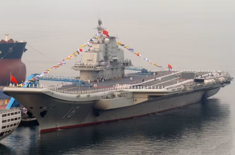 Tàu sân bay Liêu Ninh của Trung Quốc có chiều dài 304m. Nguồn ảnh: VOV.