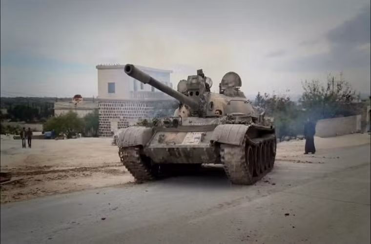 Bổ sung này giúp kíp chiến đấu của T-55 tăng cường khả năng tác chiến trong nhiều điều kiện chiến trường khác nhau hay ít nhất giúp họ kịp thời phát hiện và phát hiện được mục tiêu trong khoảng cách an toàn. Nguồn ảnh: Within Syria.