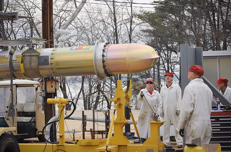 Dave Adams – Giám đốc chương trình phát triển tên lửa Tomahawk của Raytheon cho biết, với biến thể cải tiến mới khả năng tác chiến của Tomahawk đã có sự thay đổi rõ nét cho phép nó mở rộng danh sách nhiệm vụ của mình và không còn giới hạn bởi các loại mục tiêu khác nhau. Nguồn ảnh: Modern weapons