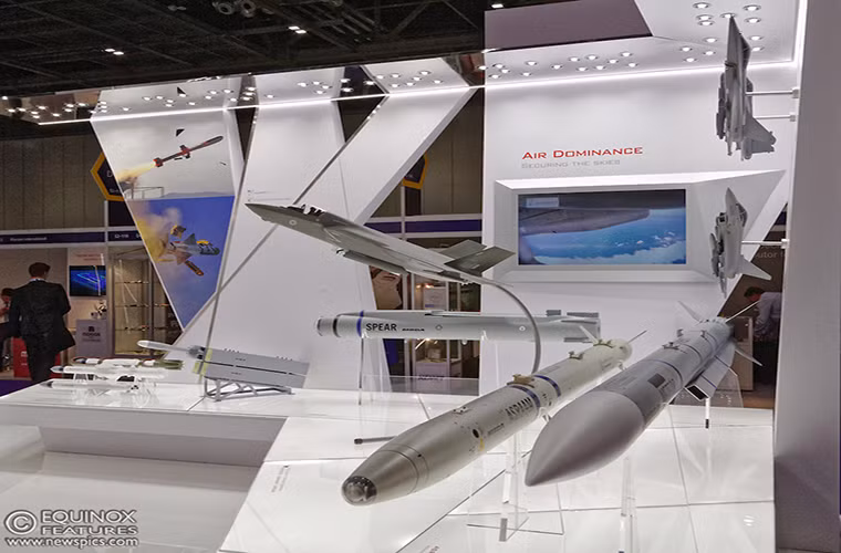 MBDA nhận được hợp đồng trang bị ASRAAM cho phi đội F-35 của Anh từ năm 2016, và để tương thích với F-35 phía MBDA cũng tiến hành sửa đổi thiết kế của ASRAAM và mở rộng khả năng tác chiến của dòng tên lửa này. Nguồn ảnh: PhotoShelter.