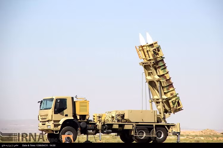 Cận cảnh tổ hợp tên lửa phòng không Sayyad-3 của Iran trong một đợt phóng thử nghiệm vào năm ngoái. Nguồn ảnh: IRNA.