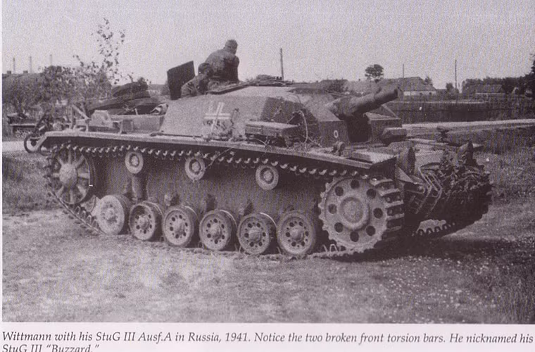 Cùng với chiếc StuG III, Wittmann đã nhanh chóng thể khả năng chỉ huy thiếp giáp thiên bẩm của mình tại chiến trường Balkan (đặc biệt là tại Hy Lạp). Đến năm 1941, đơn vị của Wittmann được lệnh chuyển đến Mặt trận phía Đông và chỉ sau một tháng tham chiến Michael Wittmann đã nhận huân chương Chữ thập sắt hạng hai đầu tiên của mình. Nguồn ảnh: International Scale Modeller.