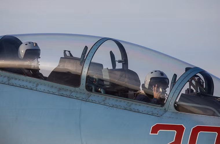 Su-27SM3 là một trong những biến thể Su-27 hiện đại nhất của Không quân Nga hiện tại, tuy nhiên chúng không phải là biến thể nâng cấp từ những chiếc Su-27 cũ như Su-27SM mà được sản xuất mới hoàn toàn. Nguồn ảnh: Arms-Expo.