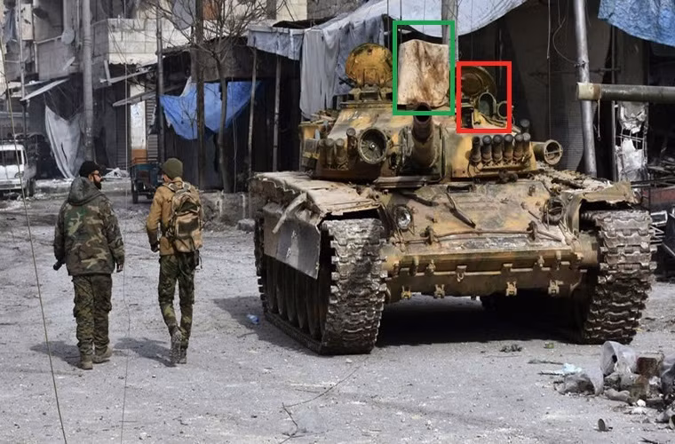 Hình ảnh một chiếc xe tăng T-72 của SAA tham gia chiến dịch tái chiếm Aleppo, nó không được trang bị giáp phản ứng nổ nhưng bù lại được tích hợp Sarab-1 và Viper-72. Nguồn ảnh: Within Syria.