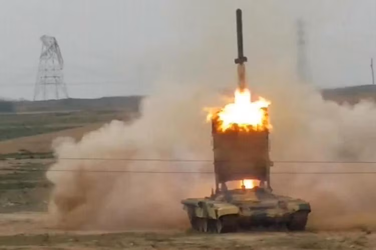 “Không như TOS-1A, hệ thống mới sẽ được trang bị khung gầm bánh hơi. Kinh nghiệm sử dụng các hệ thống vũ khí nhiệt áp hạng nặng ở sa mạc cho thấy gầm bánh hơi là sự lựa chọn tốt nhất”, ông Makarovets cho biết.
