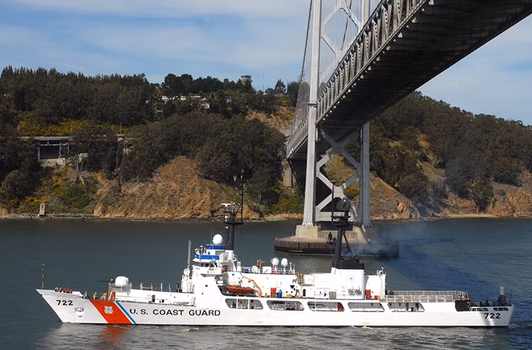 Nếu không bị tháo dỡ trang thiết bị điện tử, USCGC Morgenthau sẽ được trang bị sẵn hệ thống radar tìm kiếm mục tiêu trên không AN/SPS-40 với tầm hoạt động lên đến 450km, hệ thống radar tìm kiếm mục tiêu trên biển AN/SPS-78, hệ thống giám sát điện tử WLR-1H, cùng nhiều trang thiết bị điện tử khác. Nguồn ảnh: dvidshub.net.