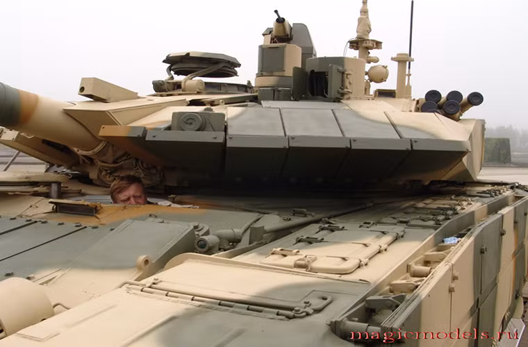 Và với thiết kế như vậy có thể thấy rằng T-90M nhiều khả năng chính là tiền thân của của T-90MS. Nó được chế tạo thử nghiệm nhằm giúp các kỹ sư Uralvagonzavod có thể hoàn thiện hơn biến thể T-90 này. Nguồn ảnh: WordPress.com