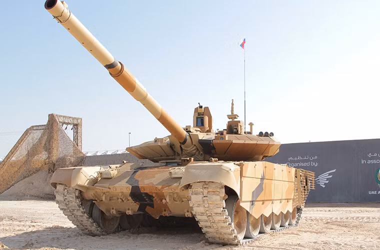 Còn về cấu hình vũ khí của T-90M nó cũng không có khác biệt mấy so với T-90MS khi được trang bị pháo chính 125mm 2A46M-5 với kíp chiến đấu ba người, hệ thống vũ khí bổ sung của nó gồm có tổ hợp vũ khí điều khiển từ xa UDP T05BV-1 trang bị súng máy 7.62mm và súng máy đồng trục 7.62mm. Nguồn ảnh: wallpapers.ws