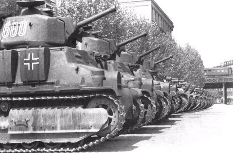 Dù được mệnh danh là lá chắn bảo vệ Châu Âu trước các âm mưu điên cuồng của Hitler nhưng Quân đội Pháp cũng không làm được gì nhiều để phù hợp với danh tiếng trên. Thay vào đó họ lại dâng hiến khá nhiều công nghệ lẫn số lượng xe tăng của mình cho Quân đội Đức sau khi bại trận. Nguồn ảnh: beutepanzer.ru.