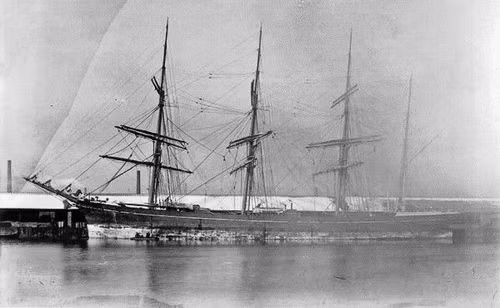 Tàu Zebrina: Đây là một tàu chở hàng của Anh, được xuất xưởng vào năm 1873. Tháng 10 năm 1917, hai ngày sau khi khởi hành, nó được phát hiện khi đang trôi dạt ngoài khơi bờ biển nước Pháp.