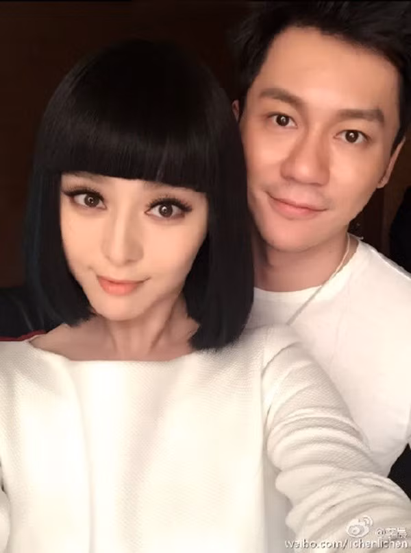 Ngày 29/5, Phạm Băng Băng bất ngờ đăng lên blog tấm ảnh chụp chung với Lý Thần cùng lời chú thích ngắn gọn "chúng tôi". Đây như lời xác nhận chính thức tin đồn hẹn hò của hai người suốt thời gian qua.
