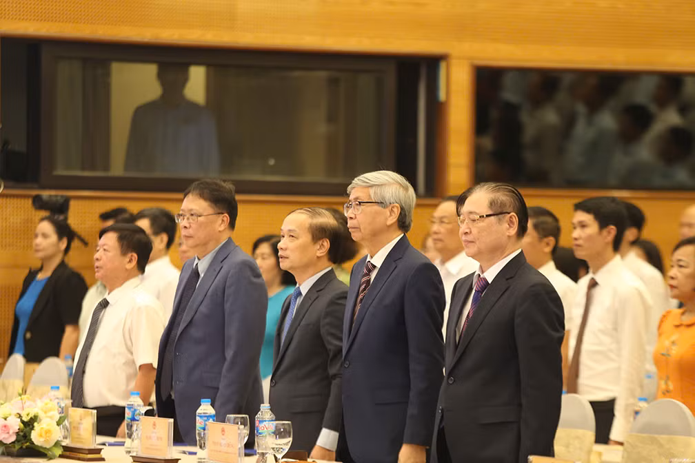 Về phía VUSTA có: Chủ tịch danh dự VUSTA–GS.TSKH Đặng Vũ Minh; TSKH Phan Xuân Dũng, Chủ tịch VUSTA cùng đại diện lãnh đạo 93 Hội ngành toàn quốc và 63 Liên hiệp hội tỉnh, thành phố trực thuộc trung ương và nhiều tổ chức KH&amp;CN trực thuộc Liên hiệp Hội Việt Nam. 