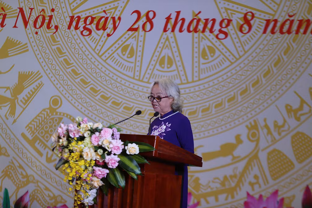 PGS.TS Nông nghiệp, NGND.AHLĐ thời kỳ đổi mới Nguyễn Thị Trâm chia sẻ: "Tôi xin bày tỏ lòng biết ơn chân thành và sâu sắc tới Học viện Nông nghiệp Việt Nam. Nơi đây, đã dạy tôi học những kiến thức cơ bản nhất về nông nghiệp, cho tôi giảng dạy các thế hệ sinh viên và cho phép tôi tự làm công việc thuộc sở trường của mình khi đã hết tuổi lao động. Xin trân trọng cảm ơn Hội giống Cây trồng Việt Nam, Liên hiệp Hội Khoa học kỹ thuật VN, Bộ NN&amp;PTNT luôn tin tưởng, khuyến khích, hỗ trợ về mọi mặt để tôi làm nghiên cứu, chuyển giao kết quả nghiên cứu ra sản xuất lớn... 