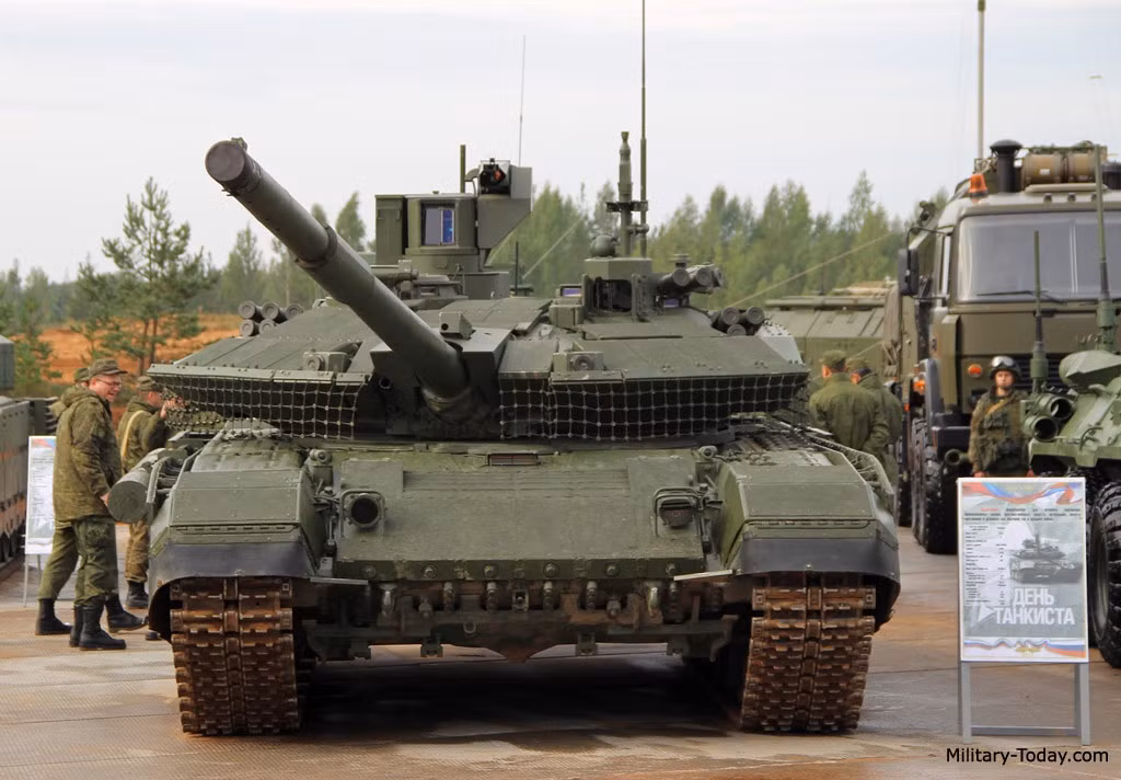 So với T-90A, T-90M hiện đại hơn về giáp bảo vệ, hệ thống điều khiển hỏa lực đem lại khả năng tác chiến tốt hơn. Nguồn ảnh: Military-Today
