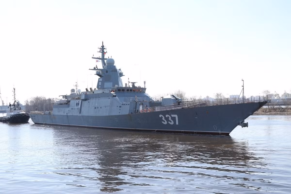 Gremyashchy (337) được xem là chiếc đầu tiên thuộc lớp tàu hộ vệ đa năng Đề án 20385 – phiên bản cải tiến nâng cấp sâu từ Đề án 20380 đang được chế tạo cho Hải quân Nga. Nguồn ảnh: Bmpd
