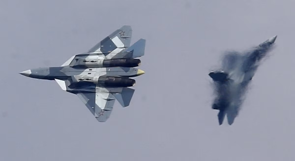 Đáng chú ý, theo nhận định riêng của Sohu, các quốc gia có thể nhập khẩu Su-57E bao gồm Ấn Độ, Indonesia, Algeria, Việt Nam và Venezuela. Các quốc gia này đều có “truyền thống” nhiều năm sử dụng các dòng máy bay tiêm kích Sukhoi gồm Su-27, Su-30. Ảnh: Sputnik
