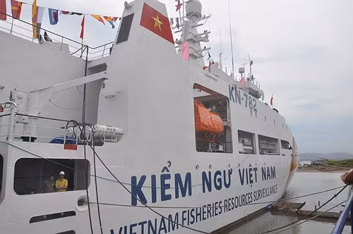 Tàu có lượng giãn nước toàn tải 2.400 tấn, dài 90,5m, rộng 14m, mớn nước gần 4m. Tàu có tốc độ tối đa 21 hải lý/giờ, với tầm hoạt động 5.000 hải lý. Hệ thống điều khiển của tàu hoàn toàn tự động và được điều khiển từ buồng lái. Ngoài ra, tàu còn có hệ thống camera giám sát xung quanh và các bộ phận trên tàu. Tàu có sức chứa khoảng 200 người. Ảnh: VTC