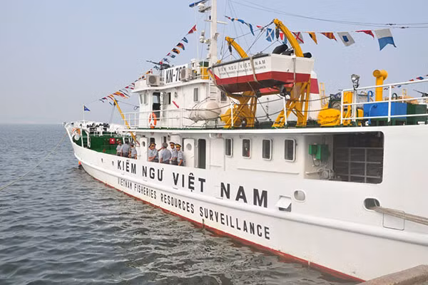Ngoài ra, những năm qua, các nhà máy đóng tàu liên tục hạ thủy và chuyển giao cho Kiểm ngư Việt Nam các tàu tuần tra cỡ trung (700-1.000 tấn) và cỡ nhỏ (100-400 tấn). Ảnh: VTC