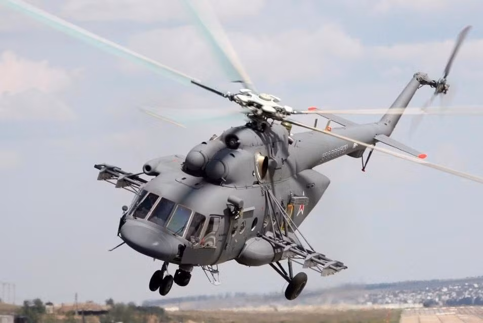 Ngoài vai trò vận tải - chiến đấu, Mi-8 còn được phát triển nhiều hàng chục phiên bản dùng cho chỉ huy, trinh sát, rải mìn, cứu thương, cứu hỏa, chở khách thương mai - gần như không có gì là Mi-8 không làm được. Nguồn ảnh: Wikipedia