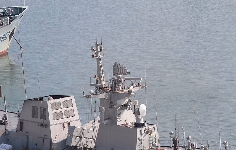 Toàn bộ hệ thống radar và vũ khí trên tàu đều do Trung Quốc sản xuất trên cơ sở học hỏi, cải tiến các công nghệ của Mỹ và phương Tây. Nguồn ảnh: Sina