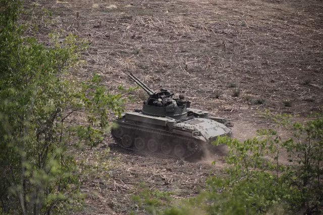 Pháo phòng không tự hành M42 Duster tham gia hộ tống đội hình thiết giáp. Nguồn ảnh: Thai-def