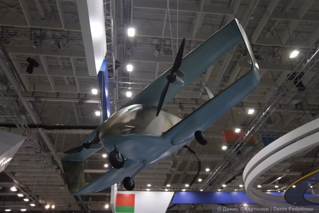 Mô hình UAV vận tải Skymule do doanh nghiệp nhà nước Belarus sản xuất, có sải cánh 7,5m, trang bị 2 động cơ phản lực, tải trọng khoảng 560kg, tốc độ bay 80-160km/h. Nguồn ảnh: Denis Fedutinov