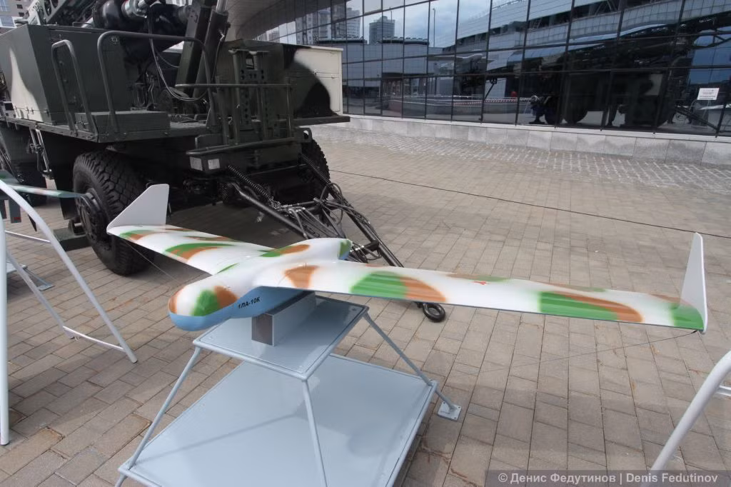 Tổ hợp UAV trinh sát mọi điều kiện thời tiết Bekard-2 có tầm bay 25km, thời gian bay 90 phút. Nguồn ảnh: Denis Fedutinov