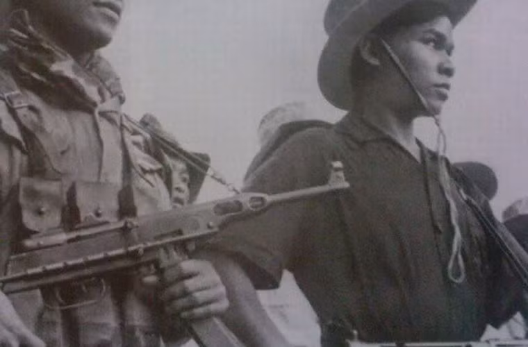 Đặc biệt, đầu năm 1962, để phục vụ yêu cầu giữ bí mật nguồn cung cấp vũ khí cho miền Nam, quân giới Việt Nam thay vỏ bọc mới, thay báng gỗ bằng báng rút bằng thép để cải tiến cho K50 có hình dạng tương tự tiểu liên MAT-49 của Pháp. Tính đến năm 1968, trên 10.000 khẩu K50 được cải tiến (thường được phương Tây biết đến dưới cái tên K50M) và đưa vào chi viện cho miền Nam. Súng PPSh-41/K50 dùng cỡ đạn 7,62x25mm, tốc độ bắn 900/700 phát/phút, tầm bắn hiệu quả 150-250m. Ảnh tư liệu