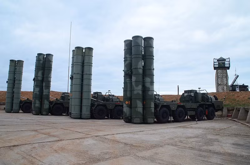 Còn khi chống các loại tên lửa tầm thấp thì tầm bắn của S-400 chỉ có thể còn 20km. Nguồn ảnh: Wikipedia