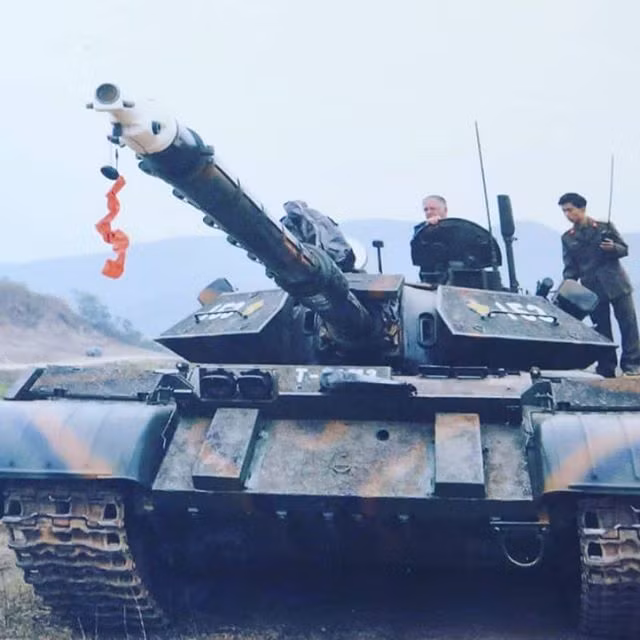 Cho nên, nếu có thể chúng ta nên nâng cấp thêm cả hỏa lực pháo chính cho T-54M trong tương lai. Thực ra, nhìn lại lịch sử nâng cấp xe tăng Việt Nam, chúng ta từng có phương án gọi là T-54M3 thay thế pháo 100mm bằng khẩu 105mm L7 do Israel sản xuất. Ảnh tư liệu