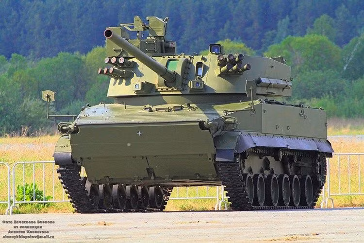 2S31 Vena vốn là pháo cối tự hành được phát triển và đưa vào phục vụ năm 2014 bởi nhà máy Motovilikha. Pháo sử dụng khung bệ BMP-3 cho tốc độ tối đa 70km/h. Nguồn ảnh: Wikipedia