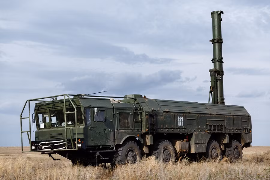 9M729 (NATO định danh là SSC-8) là phiên bản phóng từ đất liền của tổ hợp 3M14 Kalibr-NK. Loại tên lửa này được tích hợp phóng từ nền tảng bệ phóng Iskander khiến nó còn được biết đến nhiều hơn với cái tên Iskander-K. Nguồn ảnh: Wikipedia