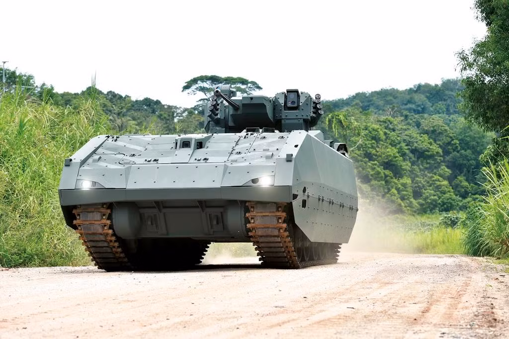 Nguyên mẫu Hunter trang bị module tháp pháo không người lái Adder M30 Medium Caliber RWS với khẩu pháo 30mm Mk44 và súng máy 7,62mm. Hiện chưa rõ liệu có tên lửa chống tăng theo kèm hay không. Nguồn ảnh: TODAYonline