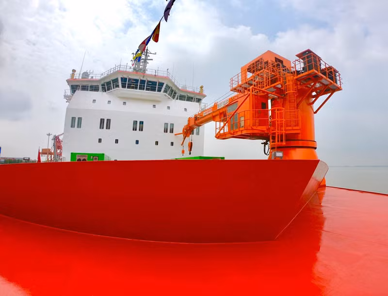 Trên mặt boong tàu phá băng Seyulun-2 – để có thể vươn tới những vùng cực xa xôi thì tàu phá băng là công cụ cần thiết nhất. Nguồn ảnh: Dambiev