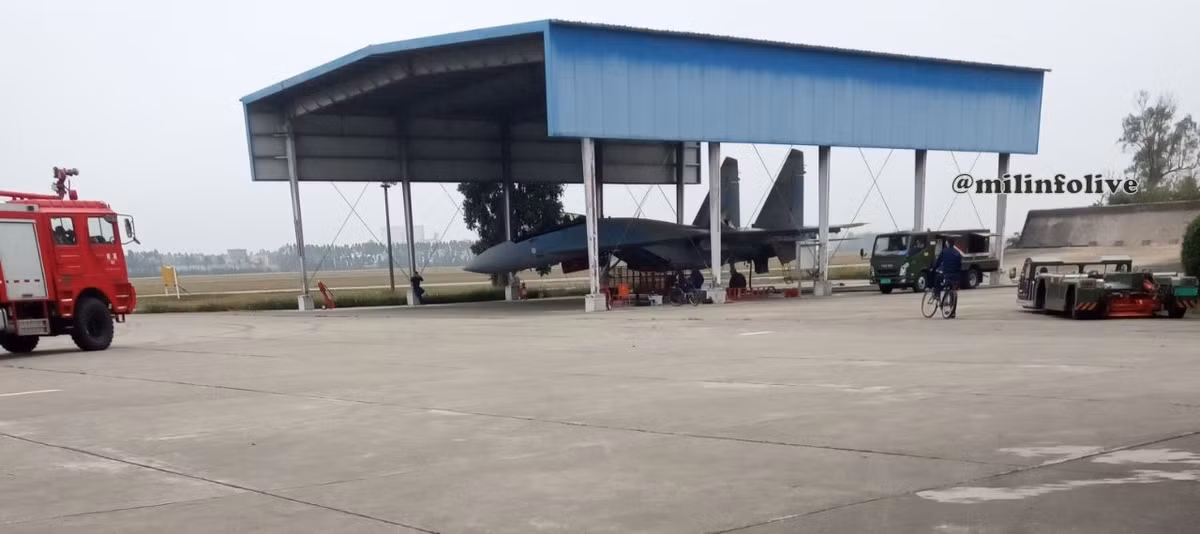 Mới đây, một nhóm cư dân mạng yêu thích quân sự đã đăng tải lên mạng xã hội VKonkate một loạt hình ảnh về đơn vị không quân Trung Quốc trang bị tiêm kích Su-35. Nguồn: Military Informant