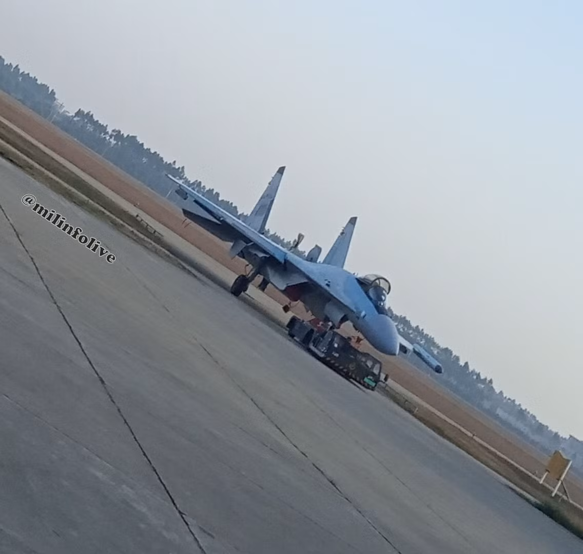 Đáng chú ý, các máy bay Su-35 mà Trung Quốc tiếp nhận từ Nga tới thời điểm hiện tại hiếm thấy số hiệu thường được vẽ gần buồng lái máy bay. Nguồn: Military Informant