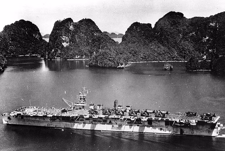 Chuyến hành trình đầu tiên của nó là tới Việt Nam (bán đảo Đông Dương) tháng 4/1953 và hoạt động đến tháng 6 cùng năm. Năm 1956 nó trở lại Việt Nam lần thứ 2, tất nhiên không phải Hạ Long vì năm 1954 sau hiệp định Geneva, Pháp buộc phải rút toàn bộ quân đội khỏi miền Bắc Việt Nam. Nguồn ảnh: Wikipedia