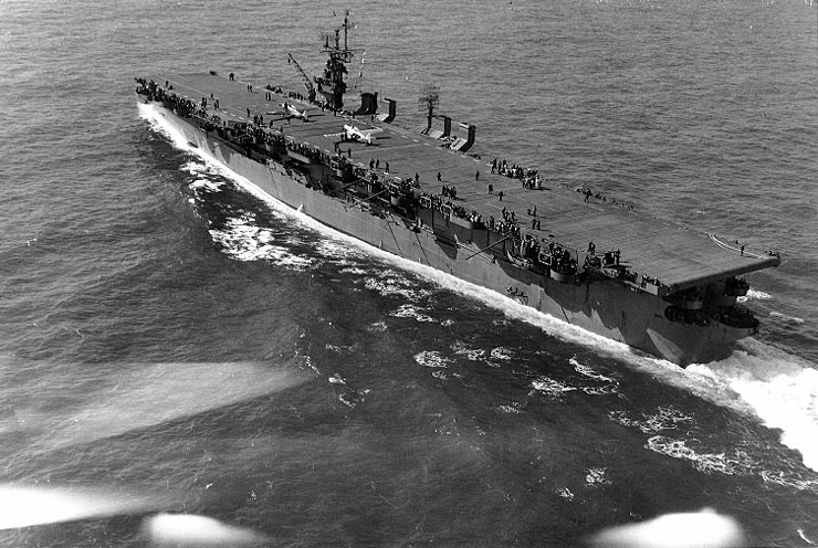 Cũng tương tự Arromanches (R95), La Fayette (R96) vốn từng là tàu sân bay USS Langley (CVL-27) hoạt động trong Hải quân Mỹ từ 1943-1947. Năm 1951, Pháp mua lại con tàu và đặt tên là La Fayette. Nguồn ảnh: Wikipedia