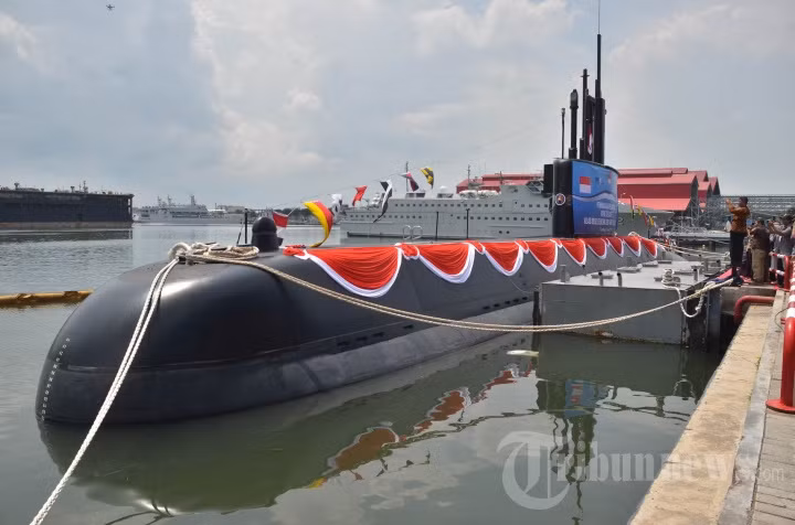 Dẫu vậy, việc lắp ráp thành công tàu ngầm đầu tiên trong nước sẽ đem lại kinh nghiệm đáng kể cho công nghiệp đóng tàu quân sự Indonesia vốn vẫn đang trong giai đoạn phát triển ban đầu với các loại tàu chiến mặt nước cỡ nhỏ và vừa. Nguồn ảnh: Tribune