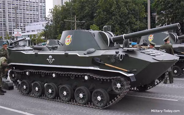 2S42 Lotos được thiết kế nhằm thay thế vai trò của pháo tự hành 2S9 Nona-S, 2S9-1 Siristelka và 2S9-1M Nona-SM được thiết kế dưới thời Liên Xô và sau đó được Nga cải tiến. Nguồn ảnh: Military-Today