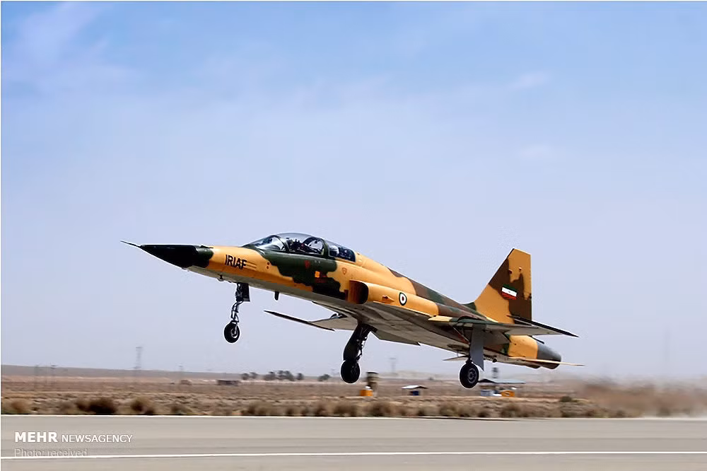 Giới chức Iran cũng tuyên bố rằng Kosar sử dụng công nghệ kỹ thuật số thế hệ thứ 4, trang bị hệ thống hiển thị HUD tăng sức mạnh tấn công chính xác vũ khí cũng như hệ thống radar điều khiển hỏa lực đa năng, hiện đại. Ảnh: MEHR