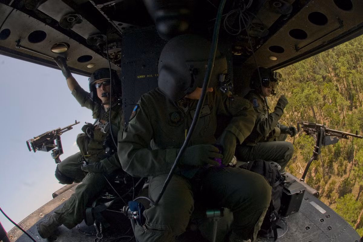 Trực thăng UH-1N có thể chở 6-8 binh sĩ cùng đầy đủ trang bị vũ khí hoặc cáng cứu thương. Nguồn ảnh: Wikipedia